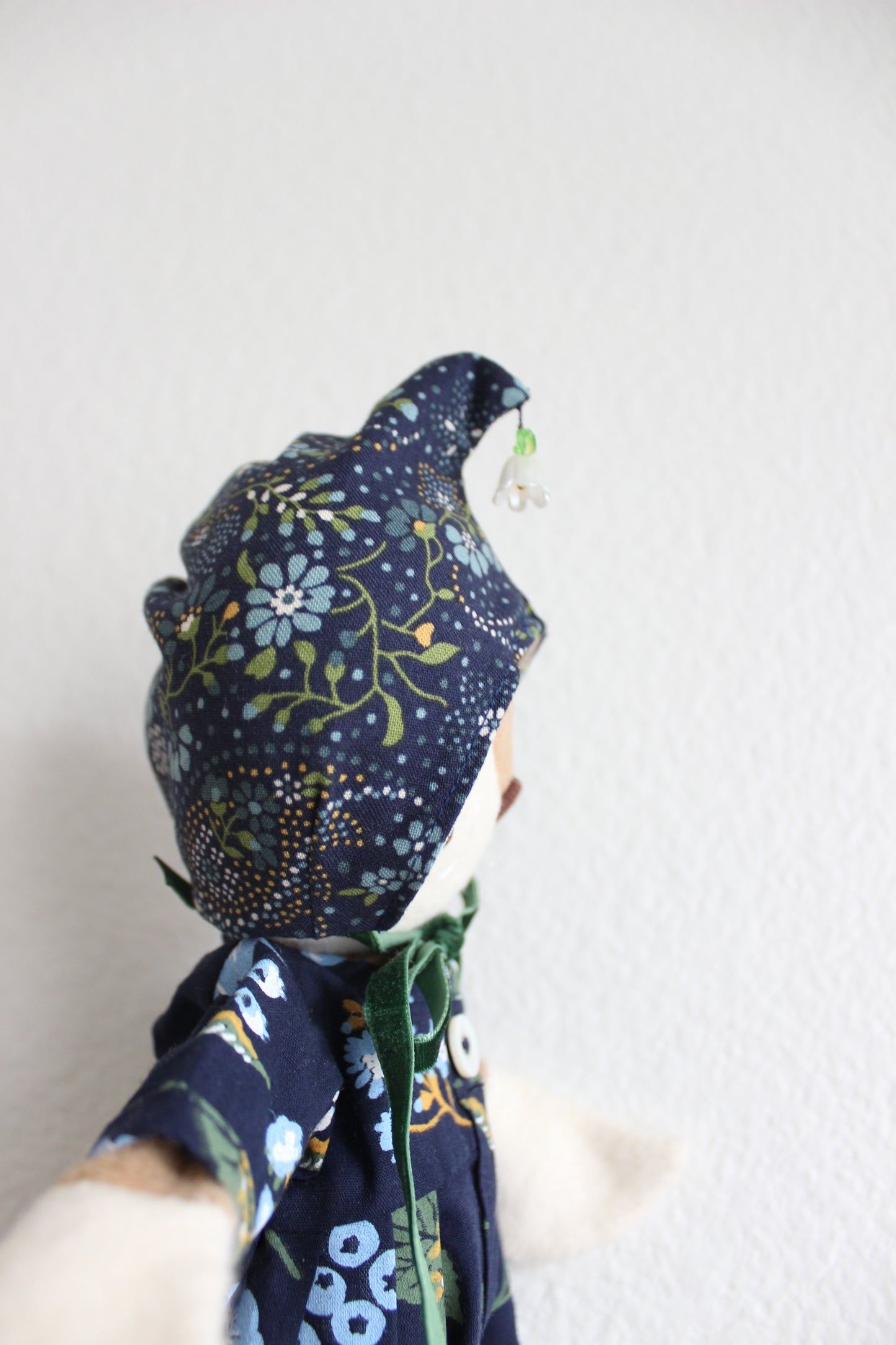 Blue Floral Dewdrop Bonnet